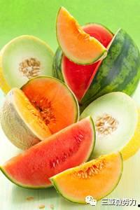 美女请客吃瓜图片,美女邀约共享欢乐时光