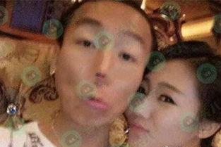 女朋友吃瓜忙
