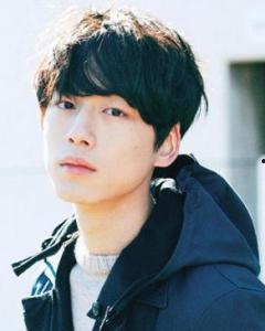 坂口健太郎吃瓜,瓜田里的“瓜王”