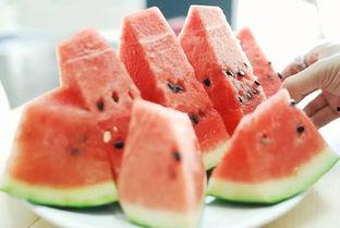 小区吃瓜事件,小区吃瓜事件背后的真相揭秘