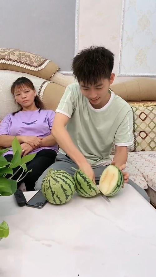 吃瓜叫妈妈才得吃,亲子互动中的趣味与智慧