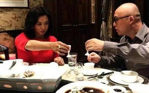 老乡喝酒吃瓜视频,老乡聚首，畅饮谈笑，共享欢乐时光