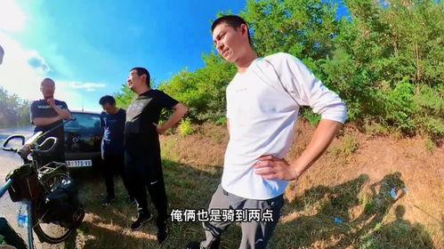 老乡喝酒吃瓜视频,老乡聚首，畅饮谈笑，共享欢乐时光