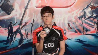 edg女菩萨吃瓜,女菩萨视角下的edg吃瓜盛宴