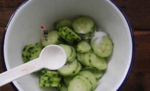 晚饭后吃小瓜,清新解腻的夏日美味