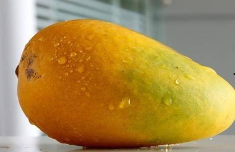 蜜瓜表皮的斑点可以吃吗,能否放心食用？