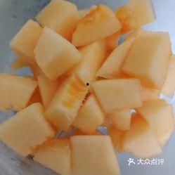 农村人吃黄金蜜瓜