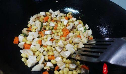 用饭勺吃瓜,创意美食新体验