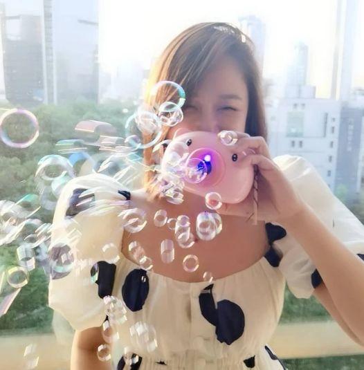 吃瓜少女吐泡泡视频