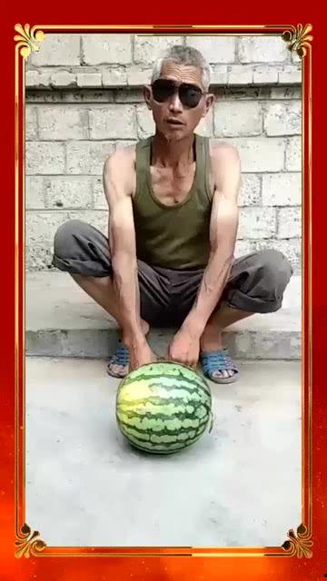 砸瓜大爷吃瓜,一场吃瓜盛宴的诞生