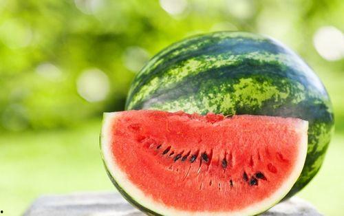 v圈吃瓜aster,吃瓜aster，揭秘娱乐圈背后的故事