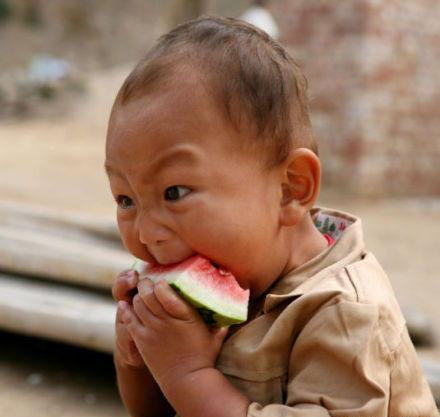 那个在吃瓜的男孩,见证男孩的吃瓜传奇